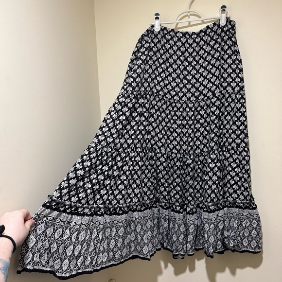 Women’s White Stag Boho Vintage Hippie Black and White Patterned Maxi Skirt 8/10 - Picture 13 of 16